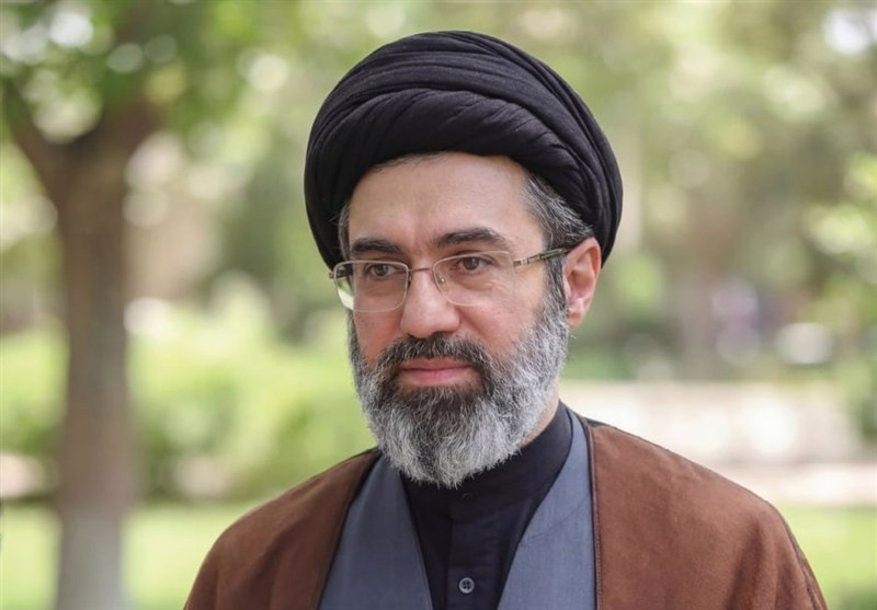 مصاحبه منتشر نشده آیت الله مجتبی خامنه‌ای / از رابطه پدر و پسری تا ناگفته‌های زندگی رهبر شهید انقلاب